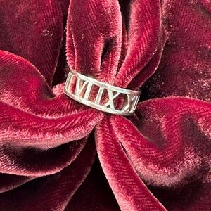 TIFFANY & CO ATLAS RING. Open Roman Numeral. Sterling Silver. Size 6. Like new!!